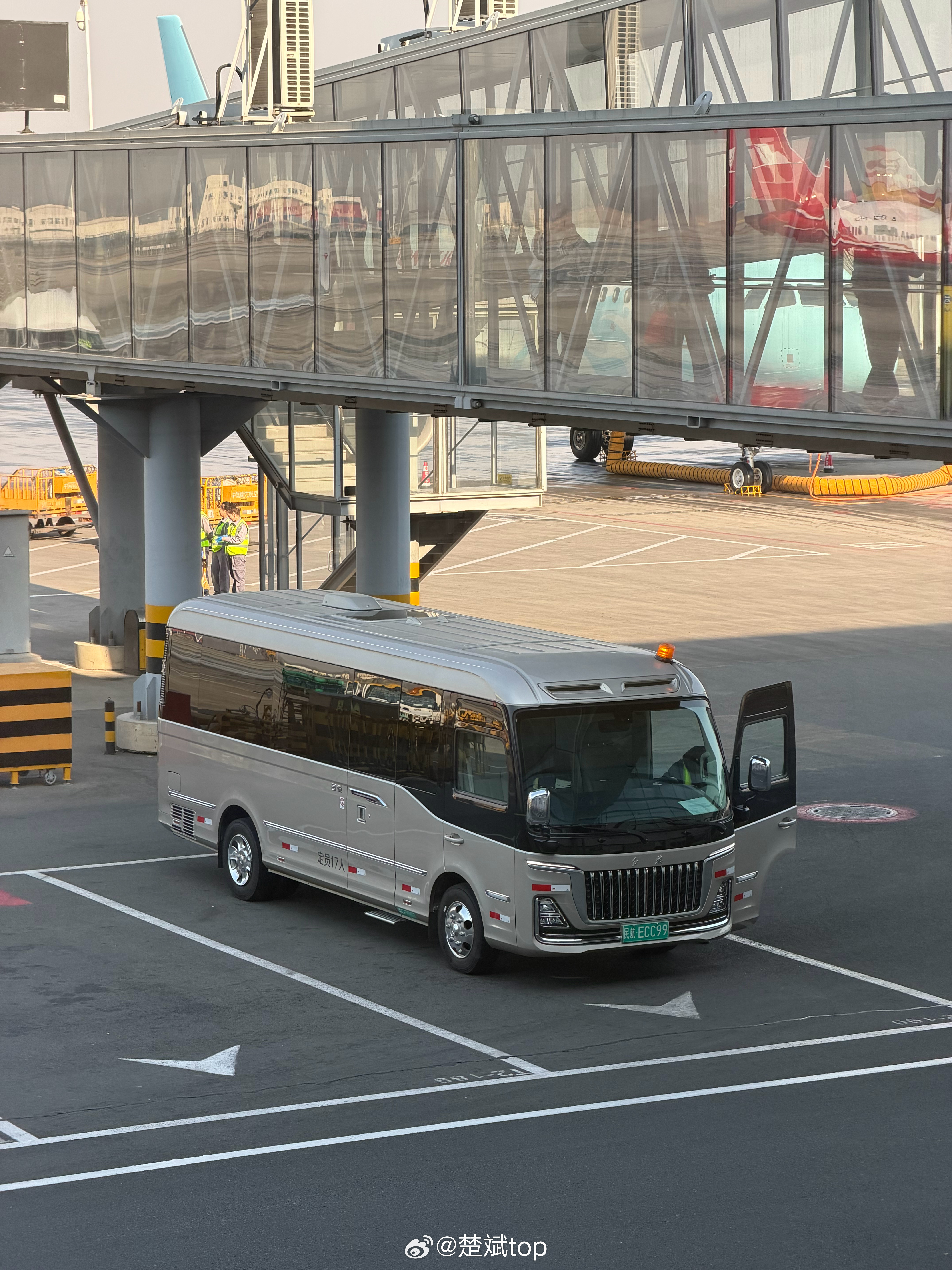 落地长春了，这红旗国悦看着就高级不少，绝对排面儿！ 