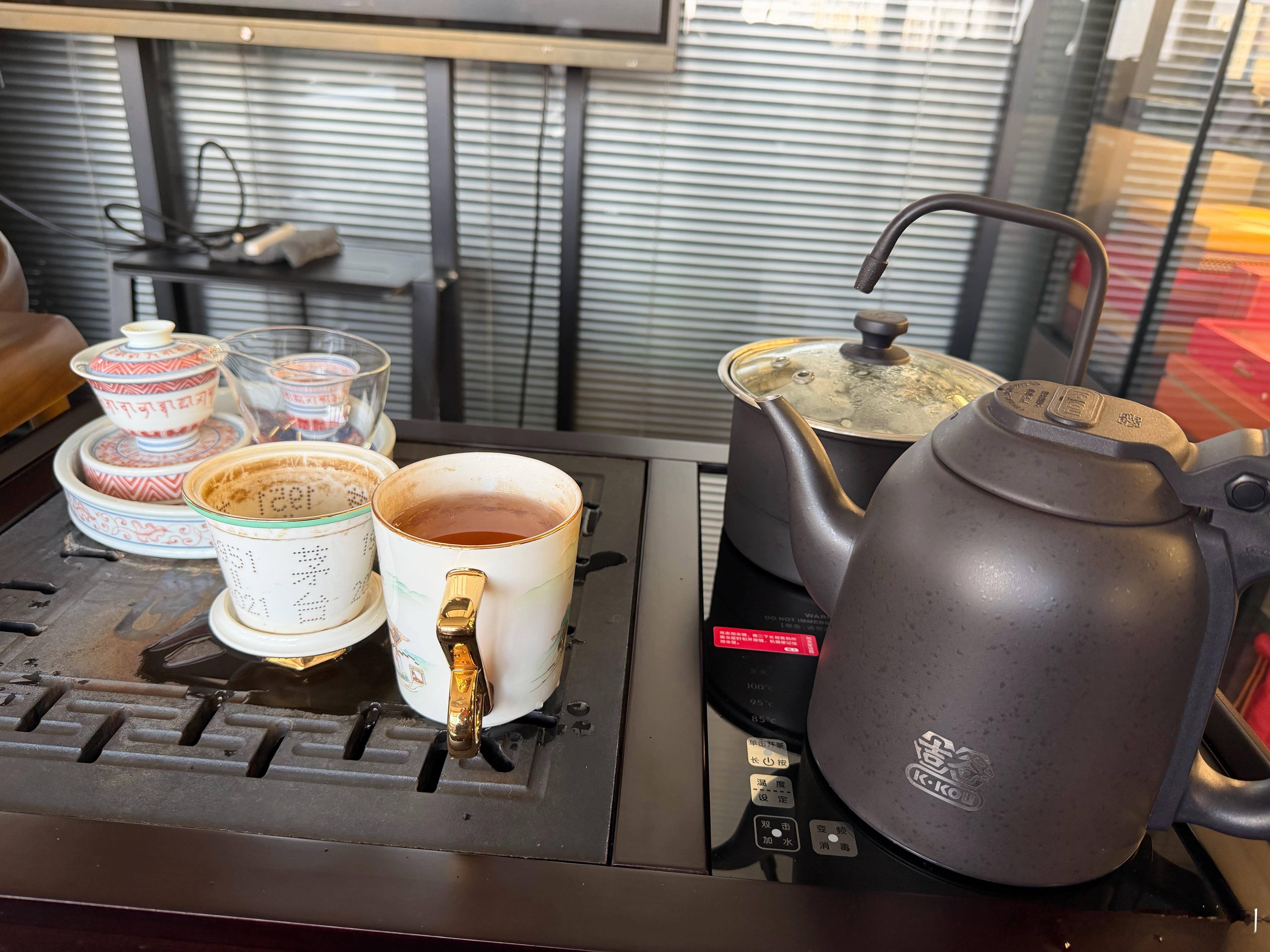 我基本每天来公司喝茶，最少能用一大壶水，喝淡茶真的对身体很好！ 