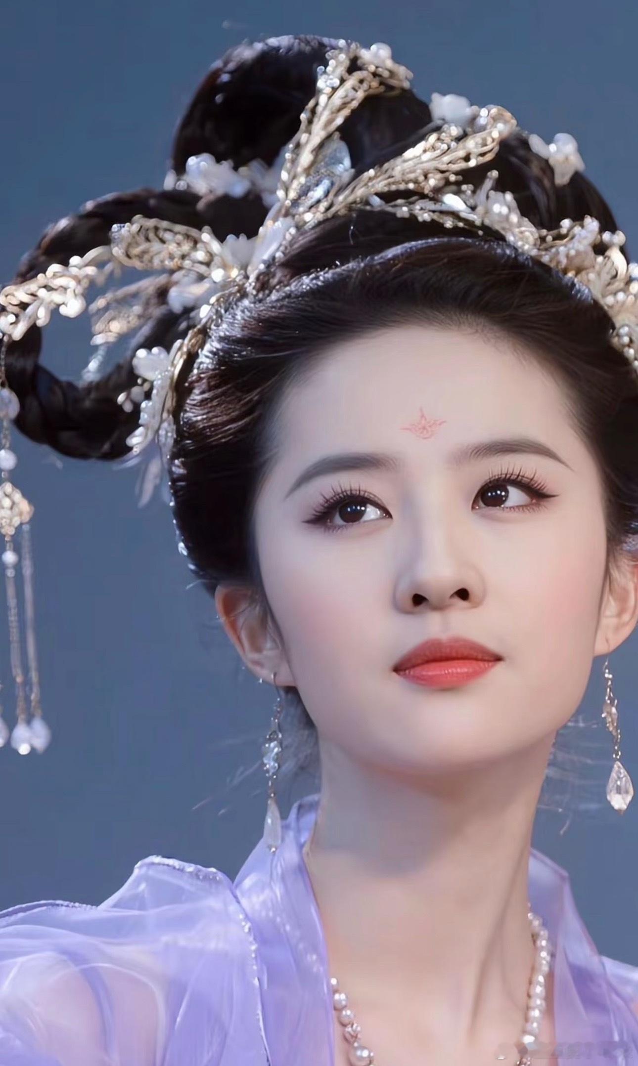 刘亦菲这个嫦娥P图好漂亮，古典美人感绝了。 ​​​