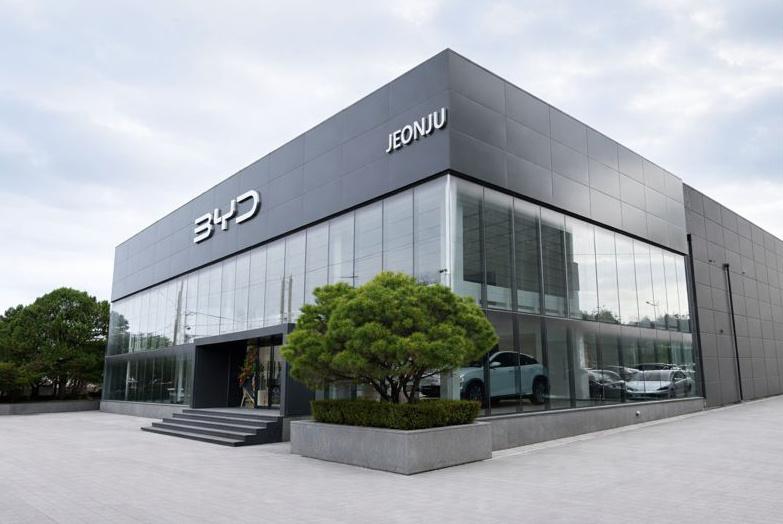 以前韩国电动车市场基本被现代、起亚全包了，外国车根本插不进去。现在中国电动车强势