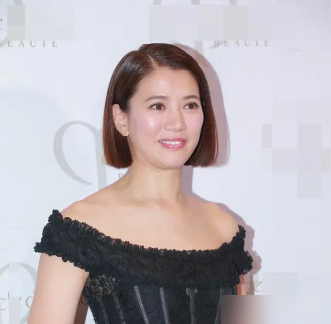 郭富城永远搞不懂，他真正的对手从来不是张智霖，而是袁咏仪。
他约张智霖打麻将，