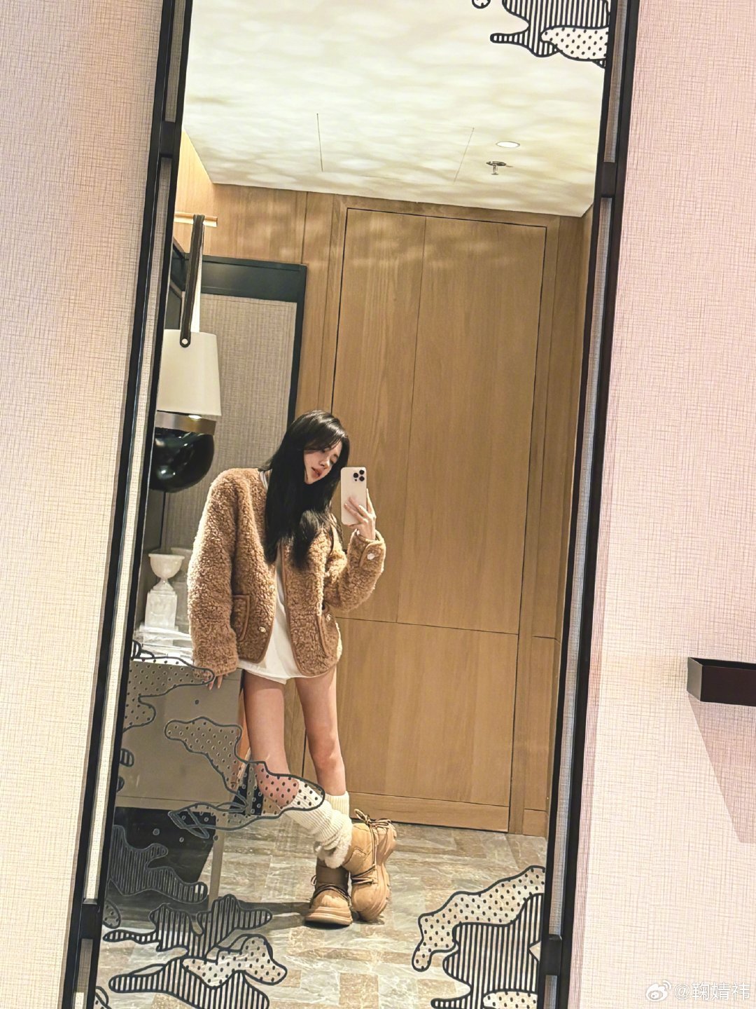鞠婧祎腿好长我姐姐就是天生丽质呢 