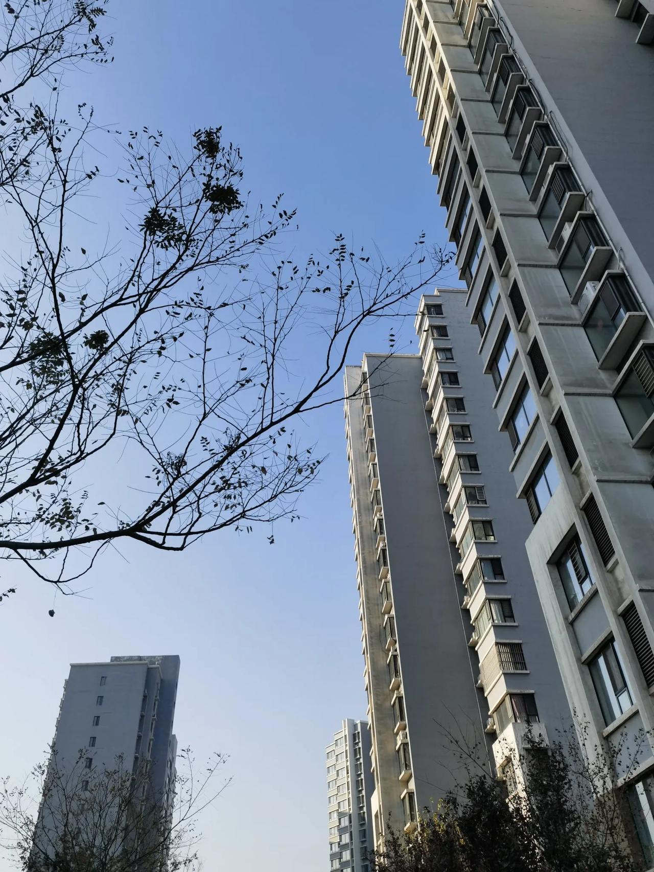 今天学车结束，教练一句暖心话温暖好久。在车上，教练说别着急。我说我家里出点事，学