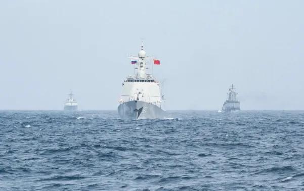 日方这回是真的傻眼了，中方在冲之鸟礁的强势出击，当场把日本想要划定的专属海域给弄
