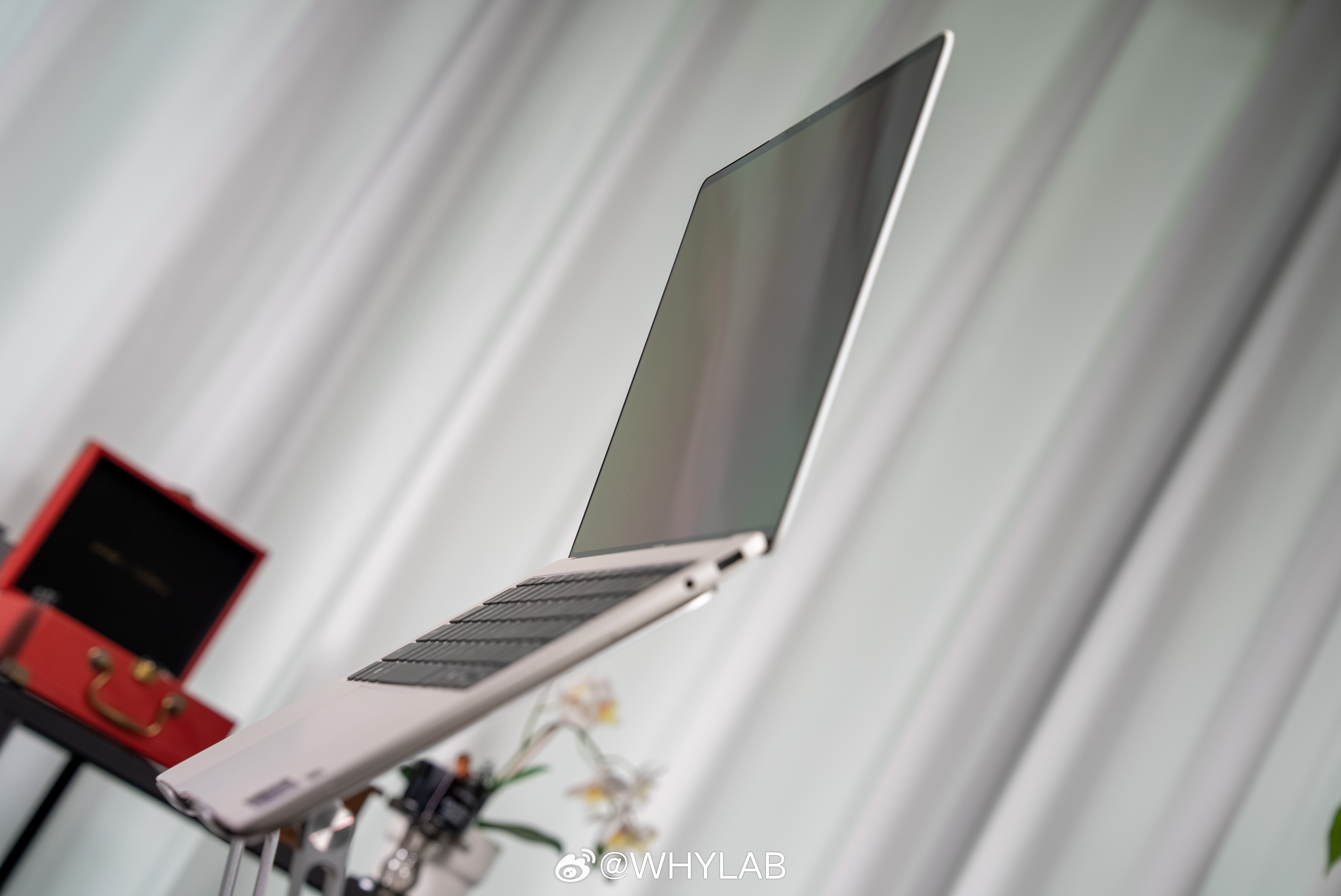 WHYLAB图赏开箱 Xiaomi Book Pro 14，还是经典白色最耐看，