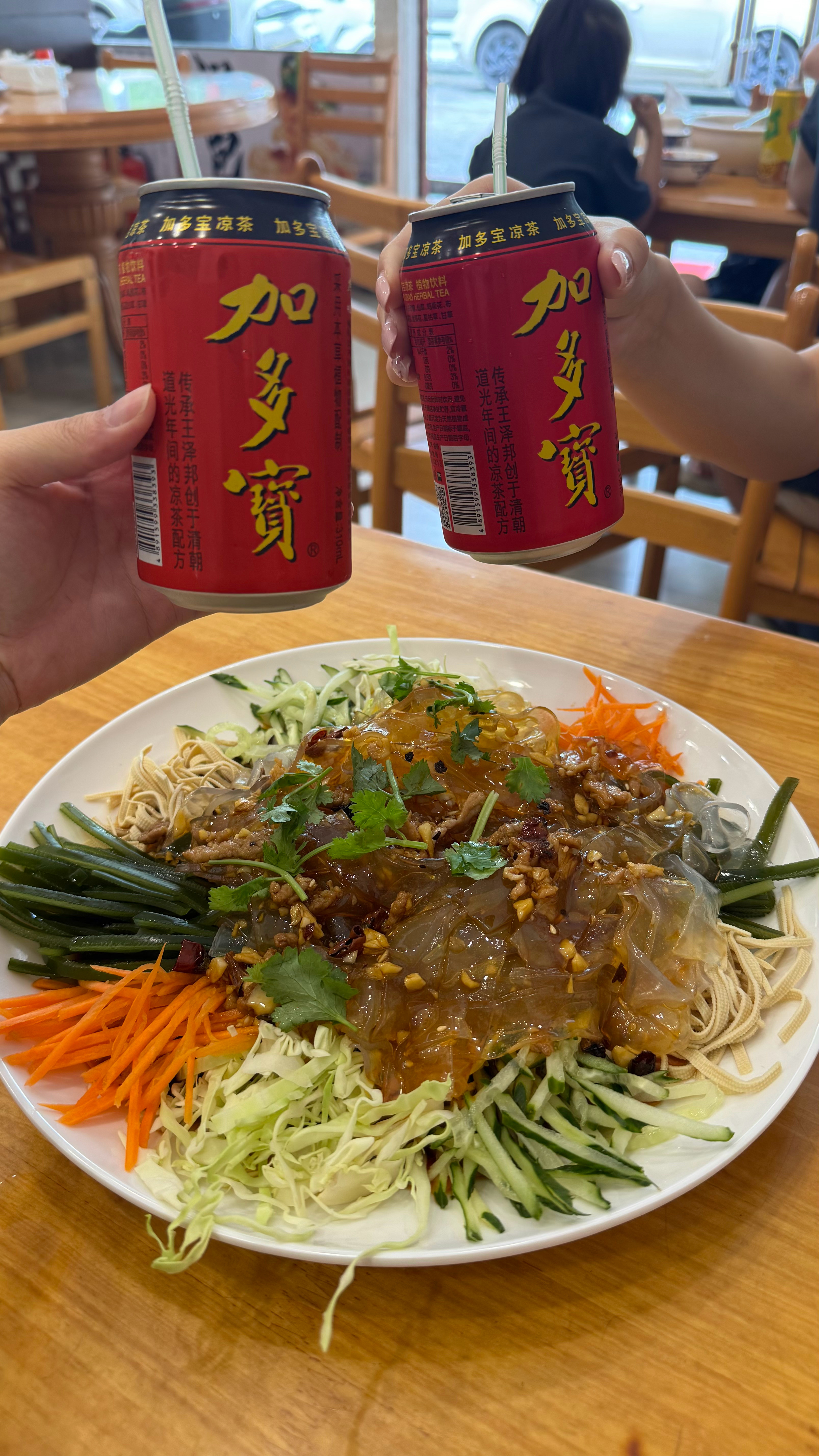 回国第四天和老嘻度过了炸爽到一天[坏笑]吃了东北菜去了成川Lab 环境比普通店好