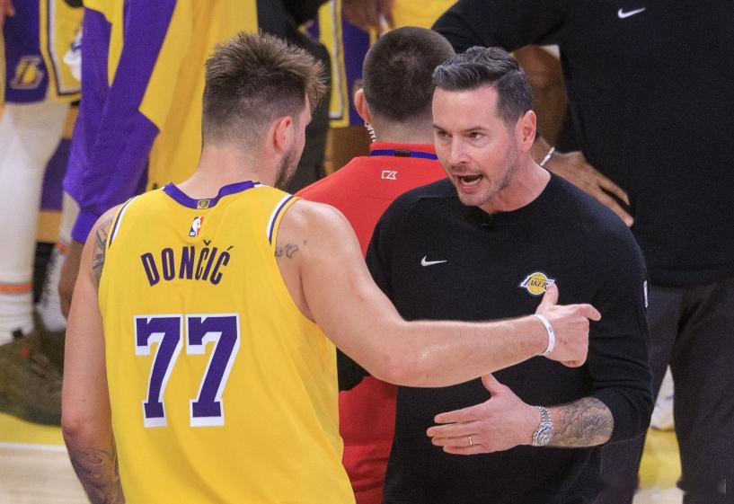 今日评论员帕金斯在直播节目《NBA Today》中谈到了雷霆。谈到昨天湖人92-