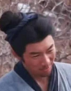 代旭新剧《秦谜》造型路透展现了其接地气的一面。他在剧中饰演韩国水利专家郑国，路透