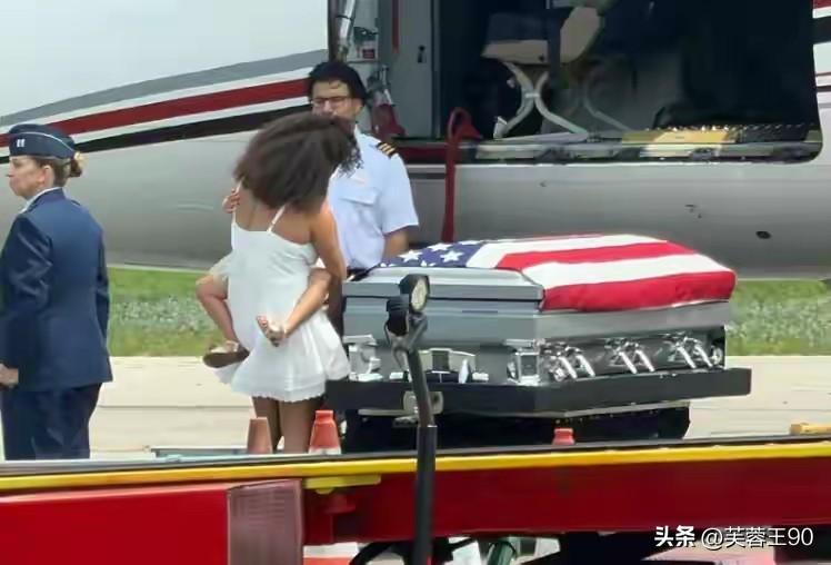 美军阵亡可怜了妻子和孩子，本不该发生的事发生了，都是特朗普的一意孤行惹的祸，在美