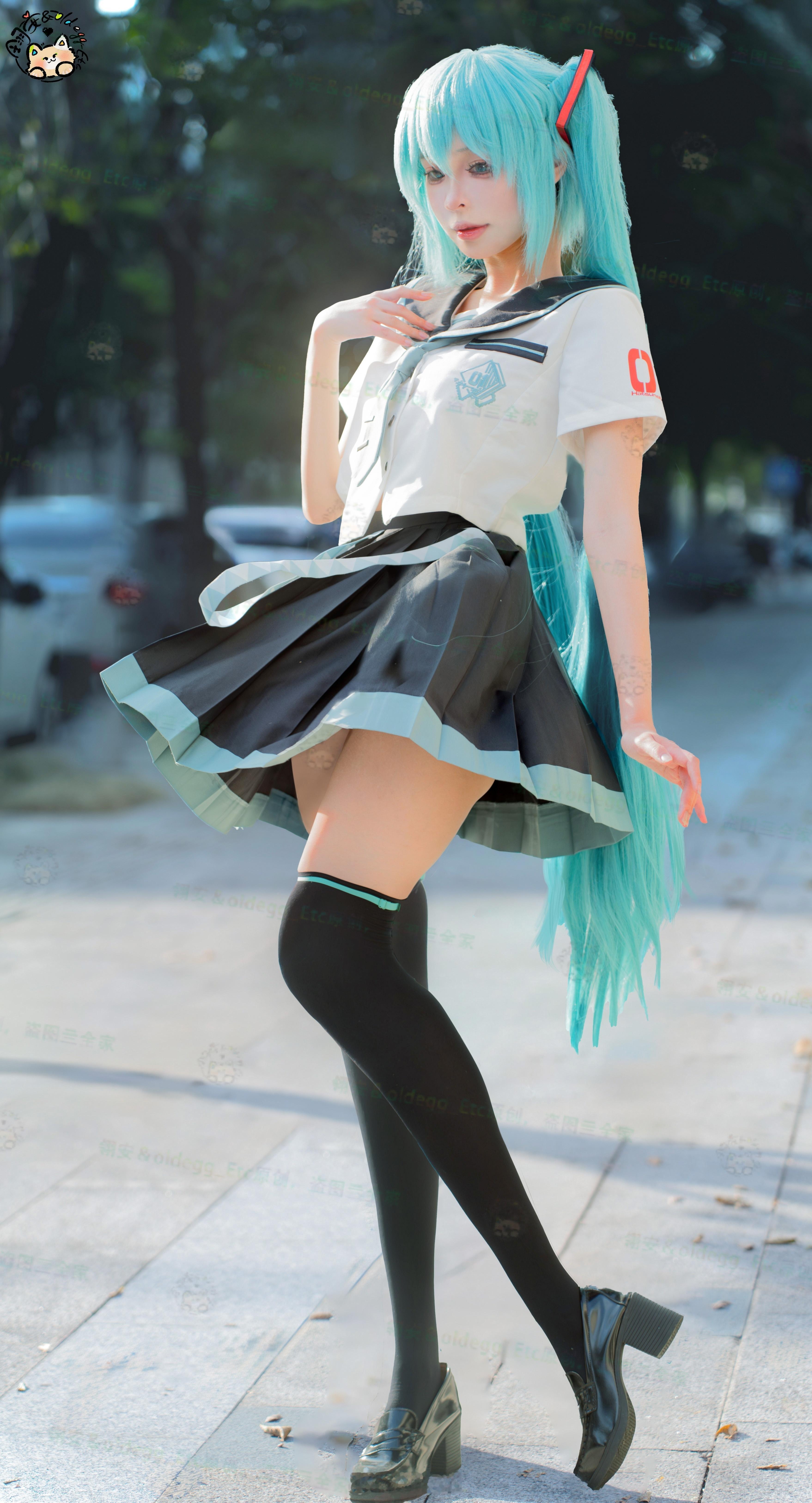 初音未来[超话]  cos  摄影  初音未来  秋天的风真凉爽呀！！Miku：