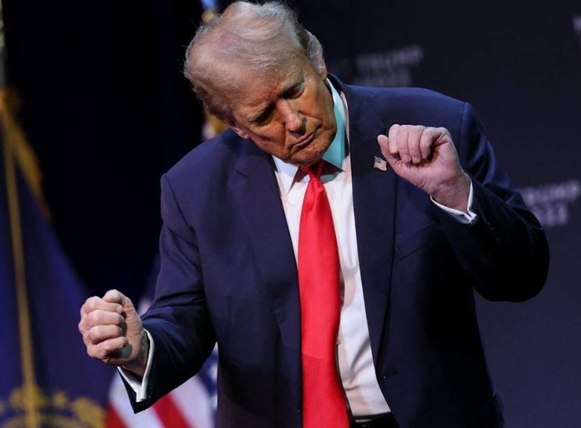 “二进宫”特朗普，
上台不到一年时间，
要捅破天了？


特朗普真是个神奇人物。