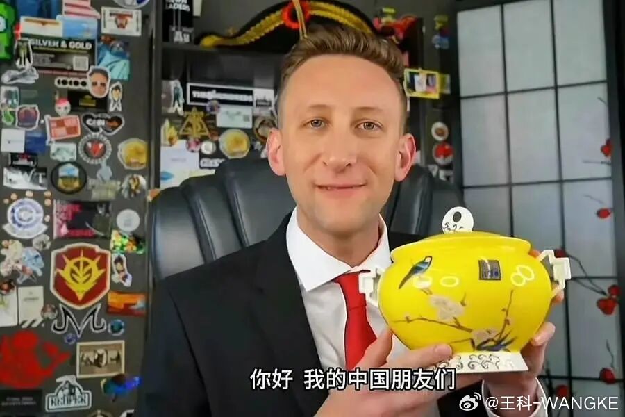 埃文凯尔官宣定居中国 那个曾因捐赠二战相册而与中国结缘的美国小伙埃文·凯尔，这次