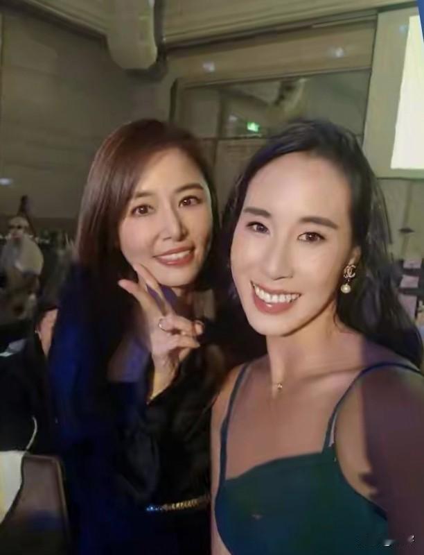 林心如、霍建华为父母举办金婚宴，好友徐若瑄出席！
26日，林心如霍建华夫妇为父母