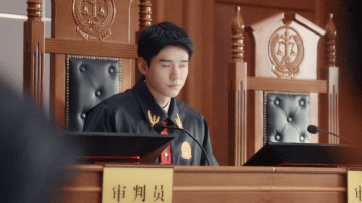 任敏任敏演我被甲方无理要求气笑 任敏对秦睿的情绪拿捏太绝了🌟，表面专业克制，内