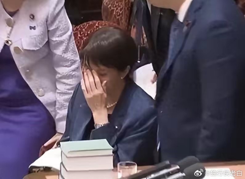 高市早苗病倒了，據說是類風濕關節炎的宿疾，而且有嚴重惡化傾向，3月12日在國會連