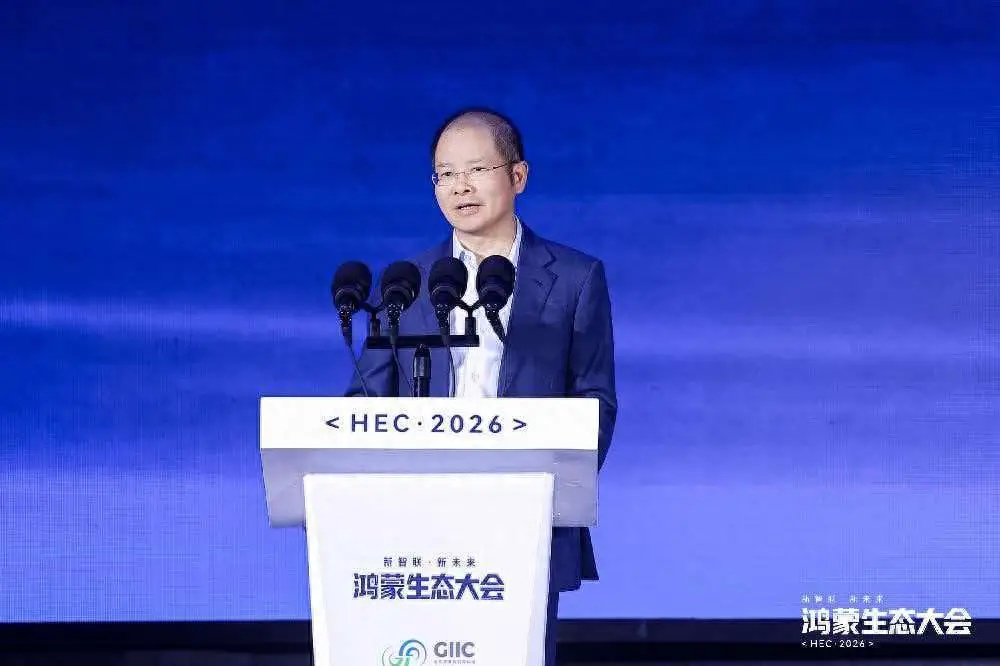 #徐直军称华为实现飞行中换发动机# 【徐直军：华为用国产芯片+鸿蒙，实现飞行中换