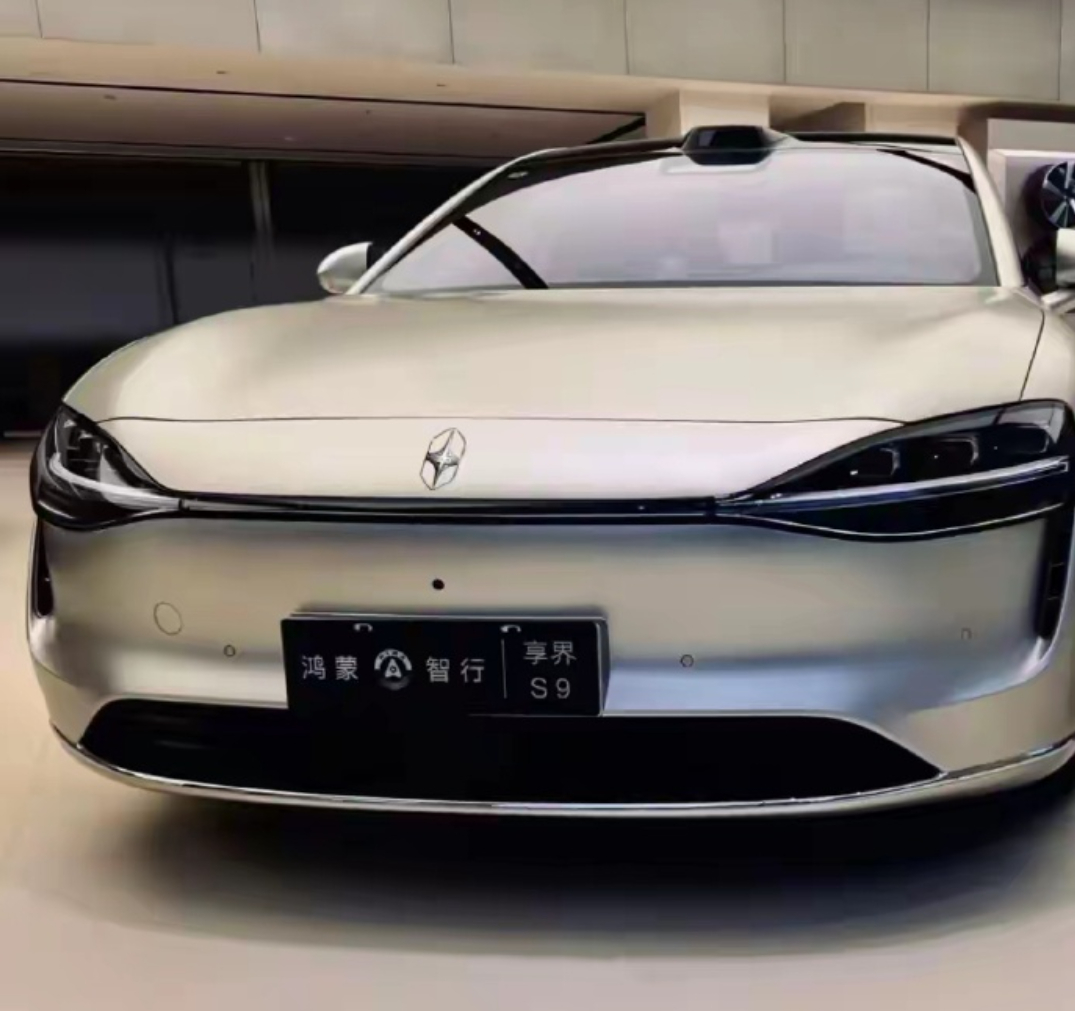 享界S9的新车标要来了！造型看着还挺帅气的不知道老车主能不能申请换新标[坏笑][
