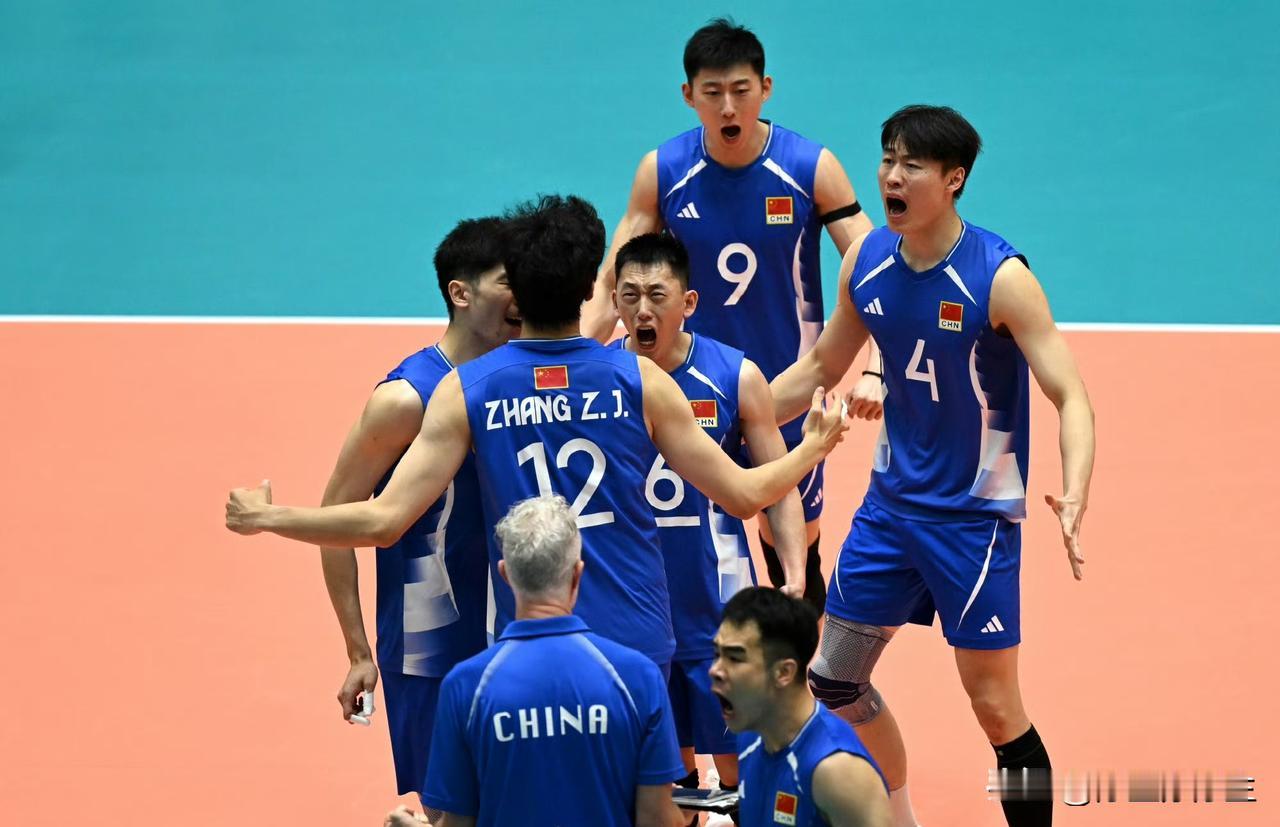 亚运会中国男排2-3输日本队，球员评分：
王滨90分，带伤上场，让人心疼
张哲嘉