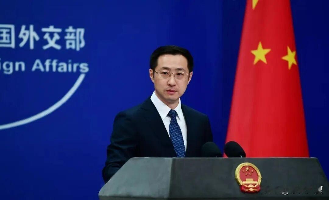 外交部硬核警告：别帮美国造谣抹黑中国，后果你们承担不起。
 
7月14日外交部记