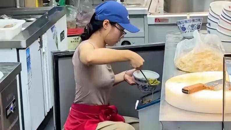 太难得！00后暑假工不靠颜值靠人品，硬生生把3000工资干成1万
 
现在不少暑