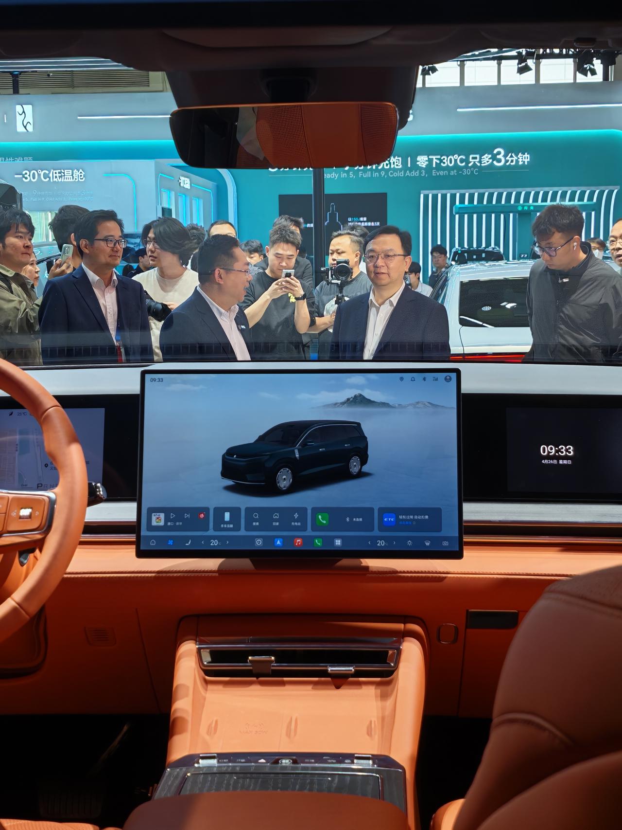 车外的人是船夫哥吗。

​我在大唐里。

感觉乌泱乌泱很多人围过来。