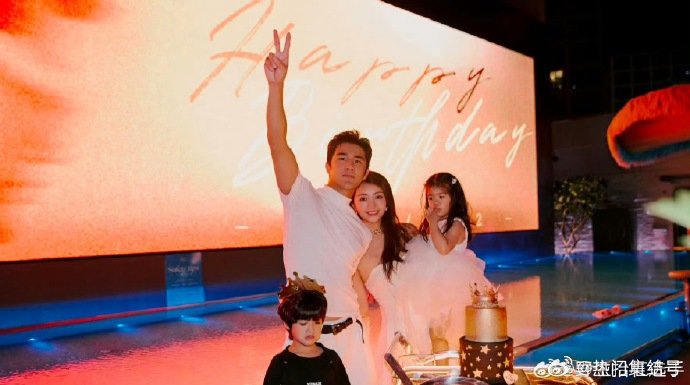 姜潮麦迪娜婚礼请柬姜潮麦迪娜明天补办婚礼姜潮麦迪娜婚礼请柬到手，明日开启补办婚礼