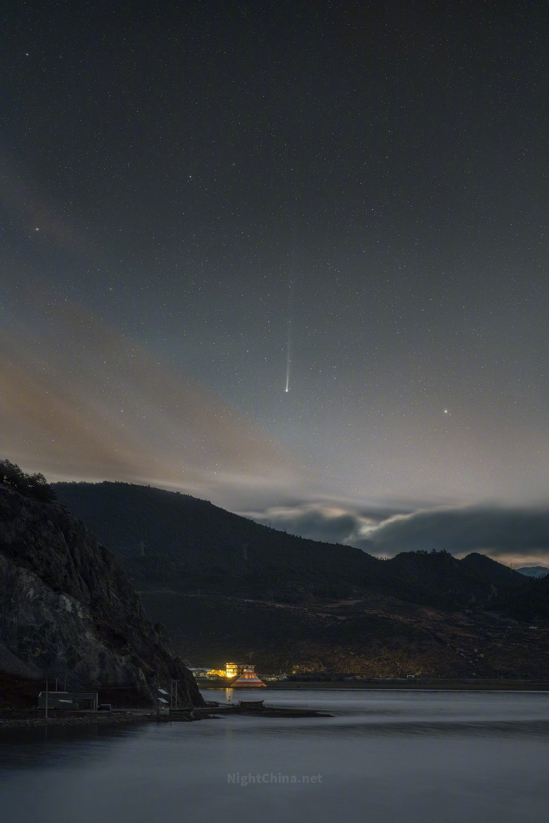 奥尔特云的信使，编号C/2025 R3的泛星彗星，用一道弧光划开了香格里拉黎明前