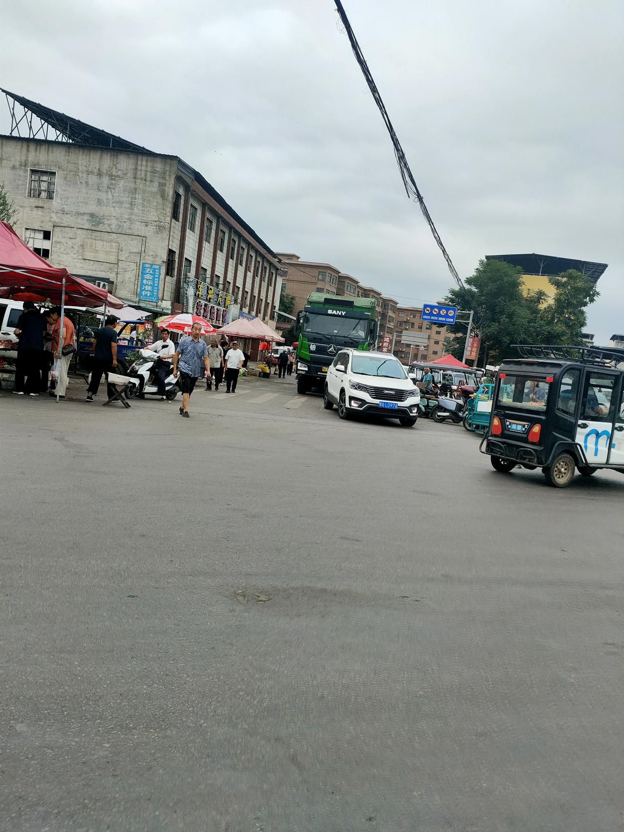 提前通知一下，
明天过后，
也就是7月15号全国各地区就正式进入三伏天
 
高温