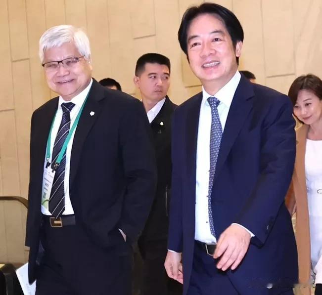 台积电董事长魏哲家今天爆料，问马斯克对未来最大担心什么?不出所料，马斯克脱口而出