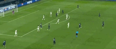 欧冠联赛阶段第4轮 巴黎圣日耳曼1:2拜仁慕尼黑若昂·内维斯进球 ​​​