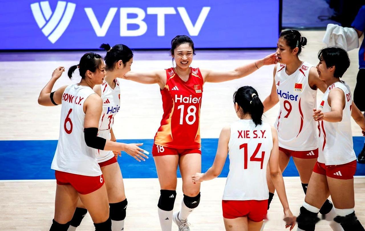 中国女排2-3惜败意大利，球员评价如下，解盛钰最佳，3人不及格

1，王梦洁（自