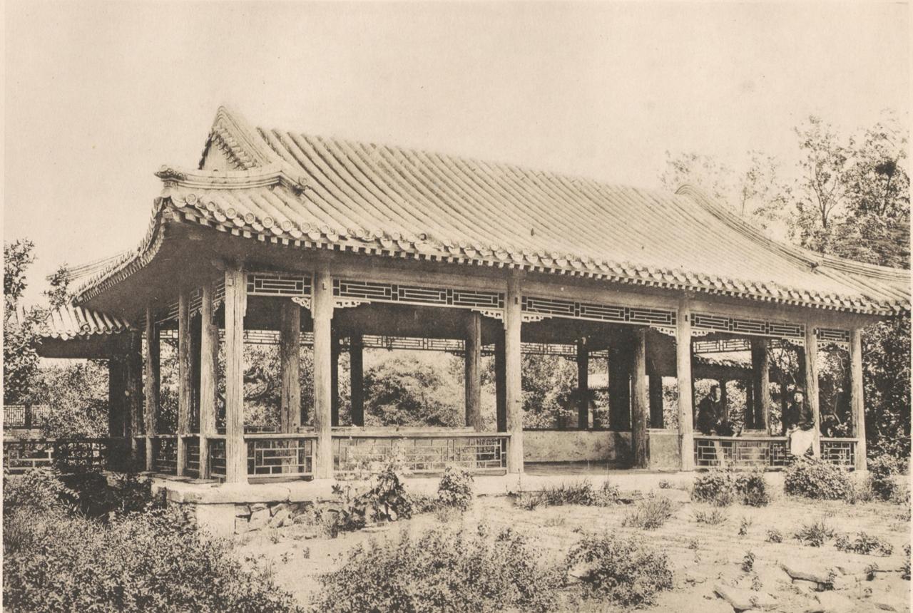 1922年，喜仁龙拍摄的郑亲王府 

1921年瑞典学者喜仁龙获得北洋政府特许，