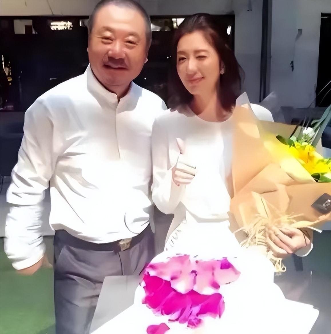 [中国赞]1988年，范伟在母亲的逼促下，和一名护士相亲，谁知，对方不仅不说话，