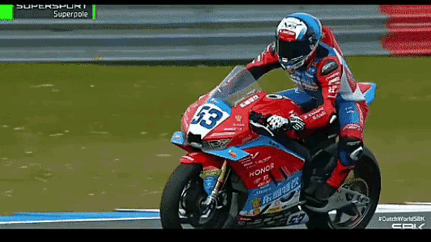 荷兰站的赛事方，昨天直接给了张雪机车一分多钟的特写，还是慢放镜头，从53德比斯准