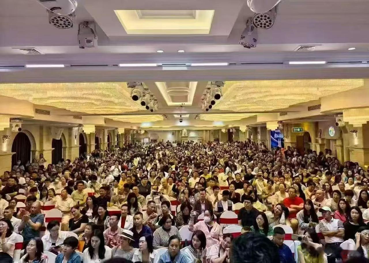 良久团购线下招商会，可以用一个火爆来形容！