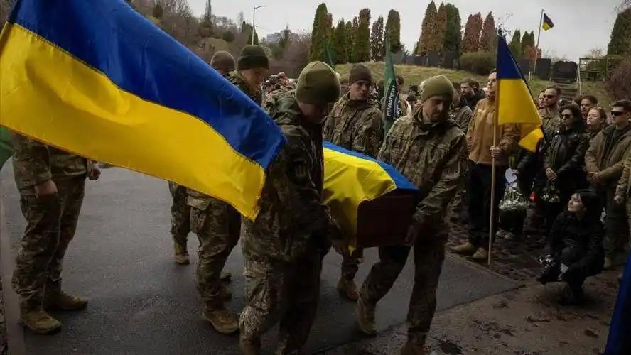 停火仅 32 小时！俄军 700 架无人机饱和打击，乌军跨境反击撕破脸

直说核