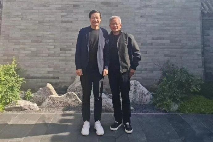 雷总比黄仁勋还高啊？这俩位科技大佬碰面了，感觉又要有超级大动作[并不简单] ​​
