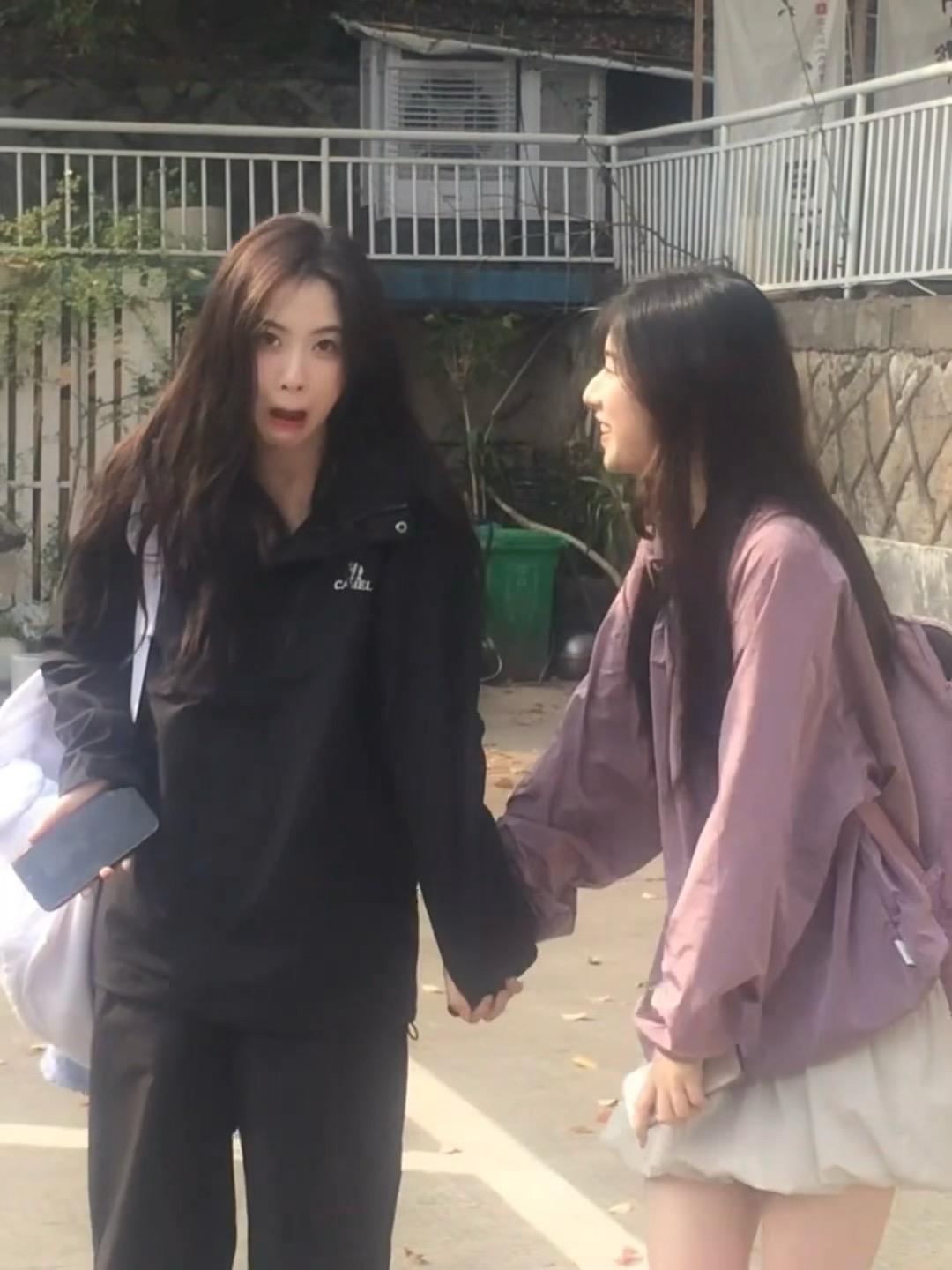 做她的朋友也好 做她的兄弟也好 做她的什么都好 别做情人就好