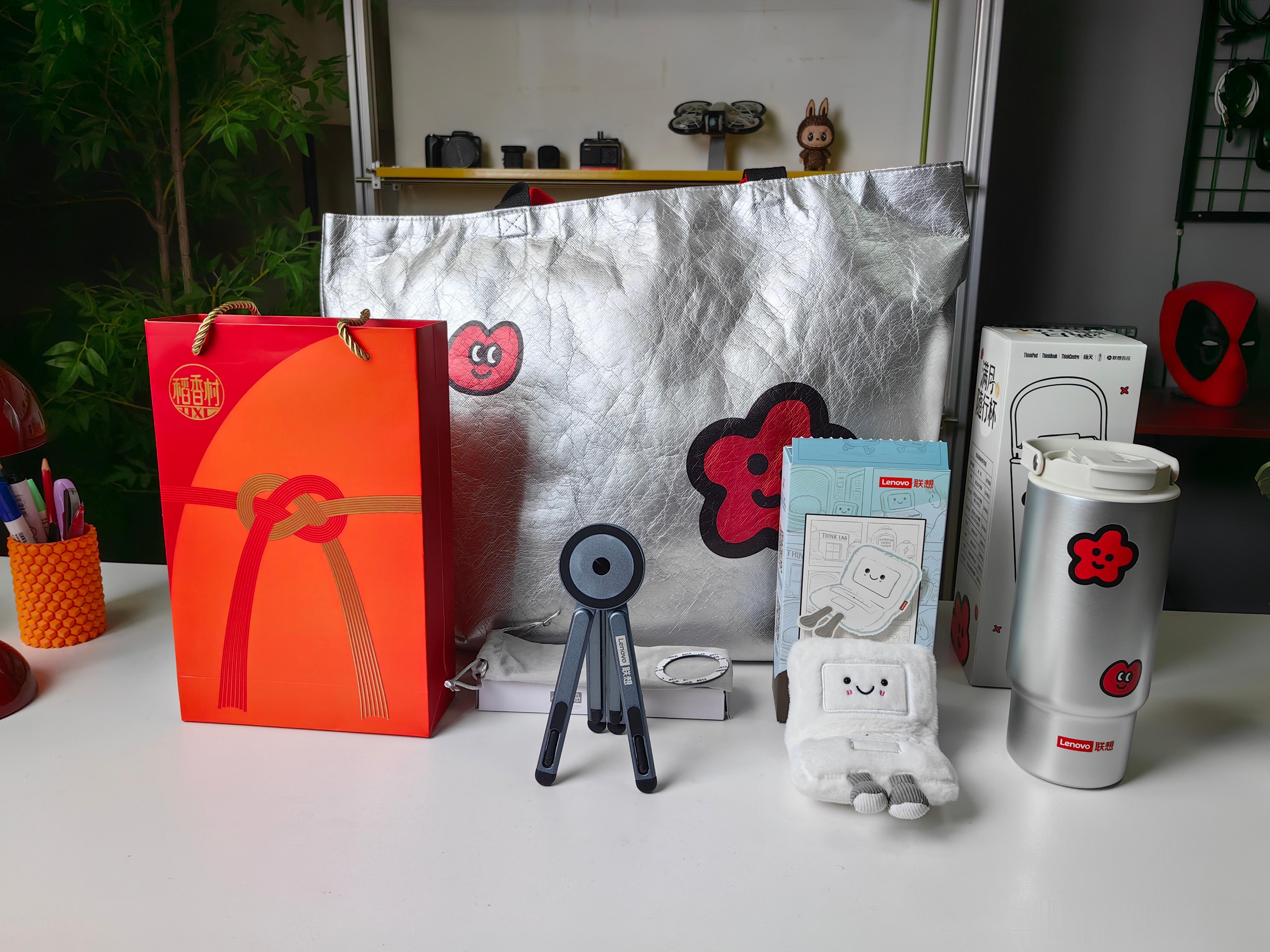 收到的中秋礼盒，这个毛绒挂件❤了[哇] ​​​
