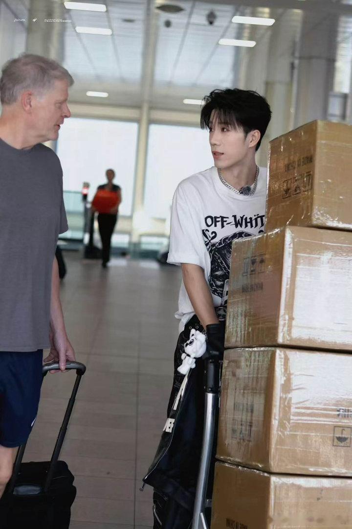 鹭卓切换开工模式📸十二小时航程定时记录拍立得，独处途中默默留存旅途瞬间，暖心细