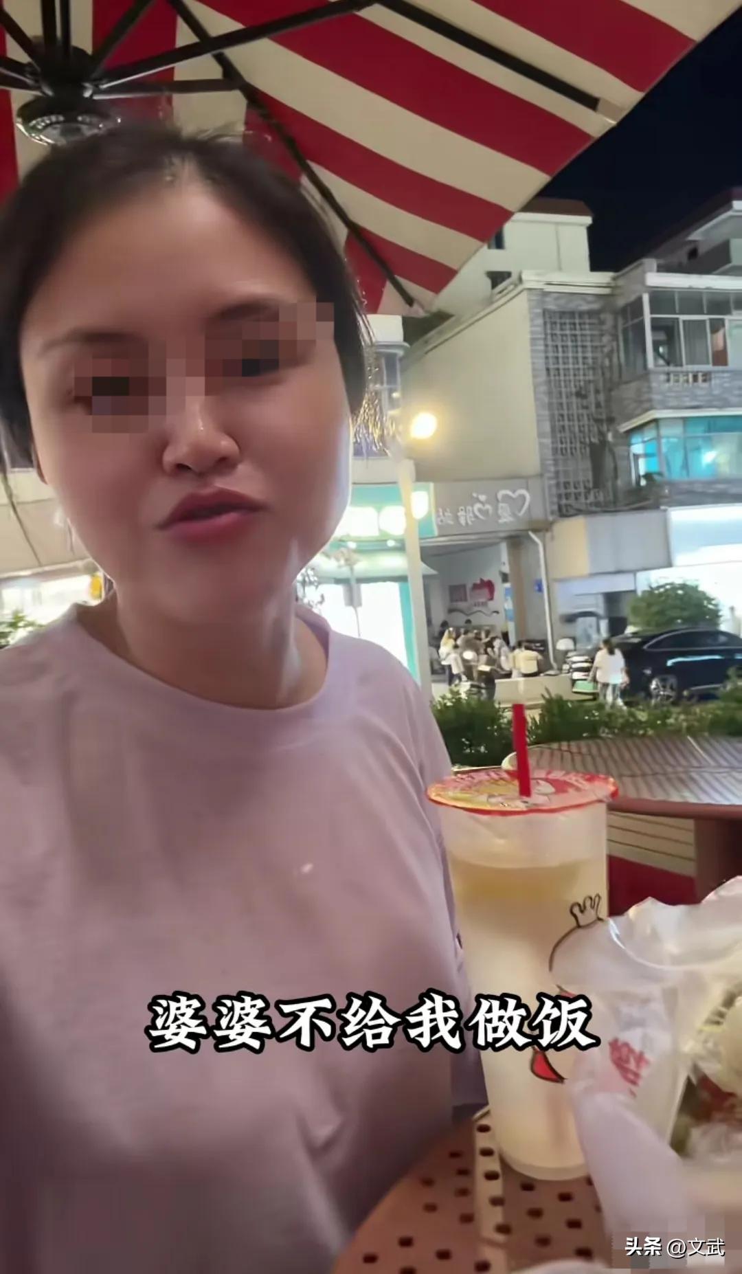真的娶回来个祖宗，有个儿媳，婆婆哪顿没做饭，她就跑下馆子，还咬牙切齿说：“花婆家