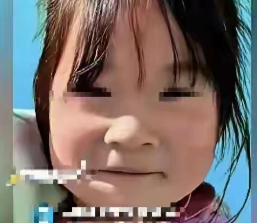 孩子没了！真是丧尽天良！这个35岁的女人被网友扒出来。她就是受害女孩的二楼邻居。