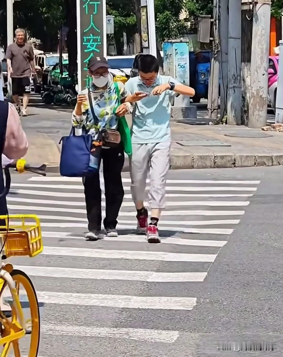 终于知道00后废的为啥越来越多了，主要原因就是有这条件变废啊，80后那时娱乐活动