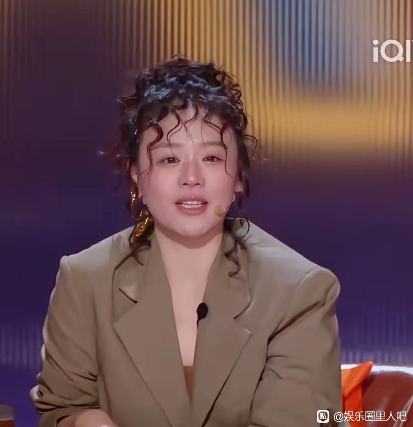 马思纯你是怎么同意做这个造型的？马思纯的造型师出来挨打！这画的是蜘蛛精吗？离远一