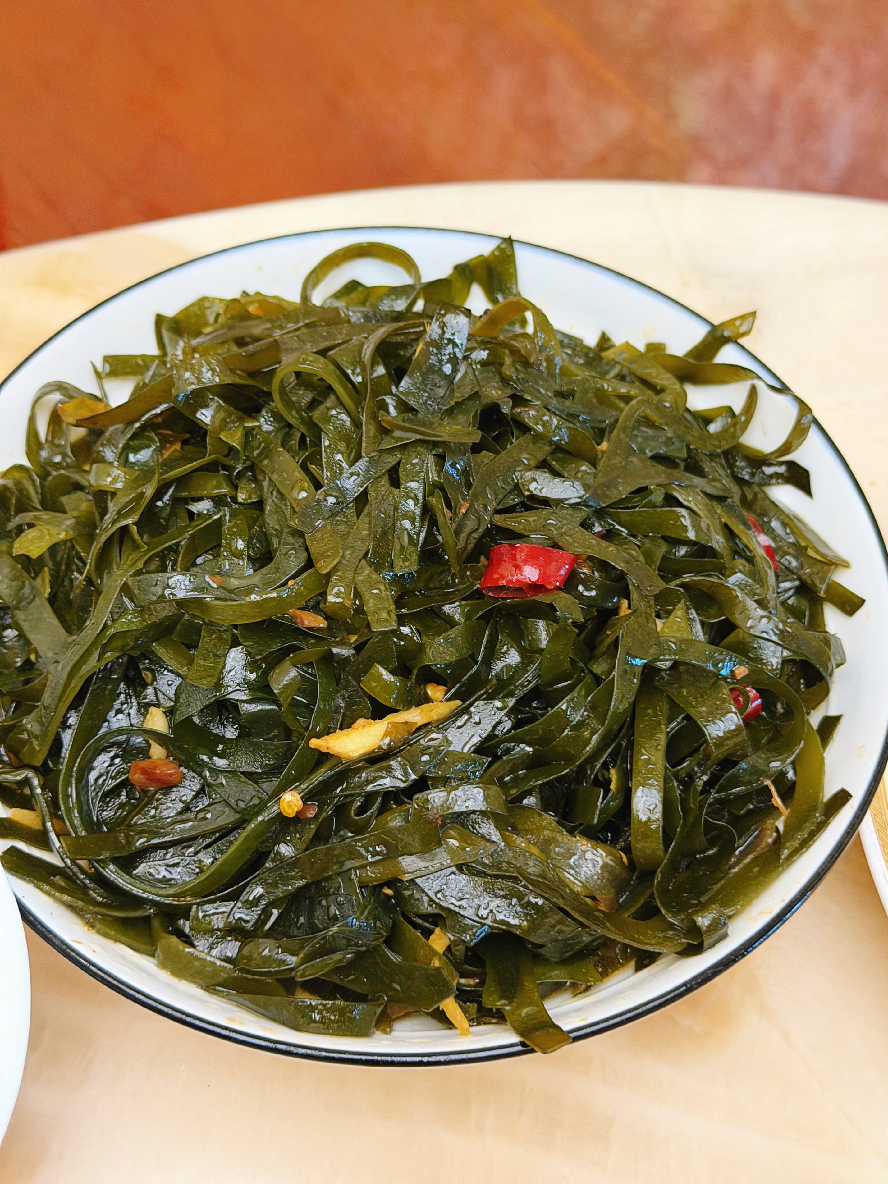 今天外婆家的饭超丰盛～吴丘可说：外婆，你也是做饭的神，第二个。哈哈哈哈哈哈哈哈哈
