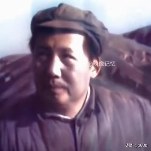 毛主席最伟大的历史功绩是什么打败侵略者，建立新中国，把人民从黑暗中解救出来，并当