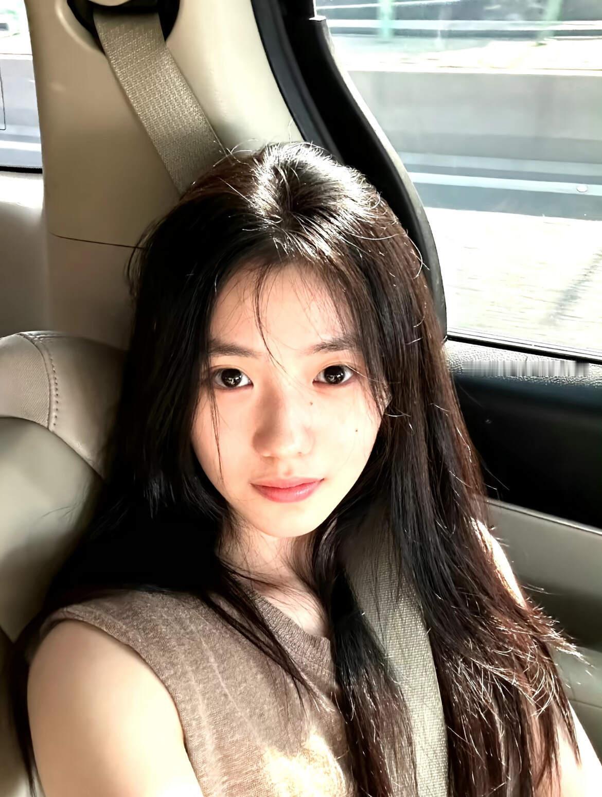 刘浩存 | 美到每一张都能做成小卡的程度🥺 