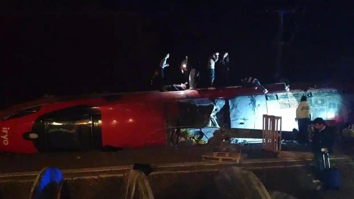 突发【西班牙南部高速列车脱轨事故已致至少两人死亡】国铁微闻 当地时间18日下午，