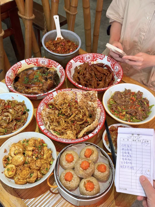 Woooo！长沙IFS旁边…真比笨萝卜便宜好吃！！