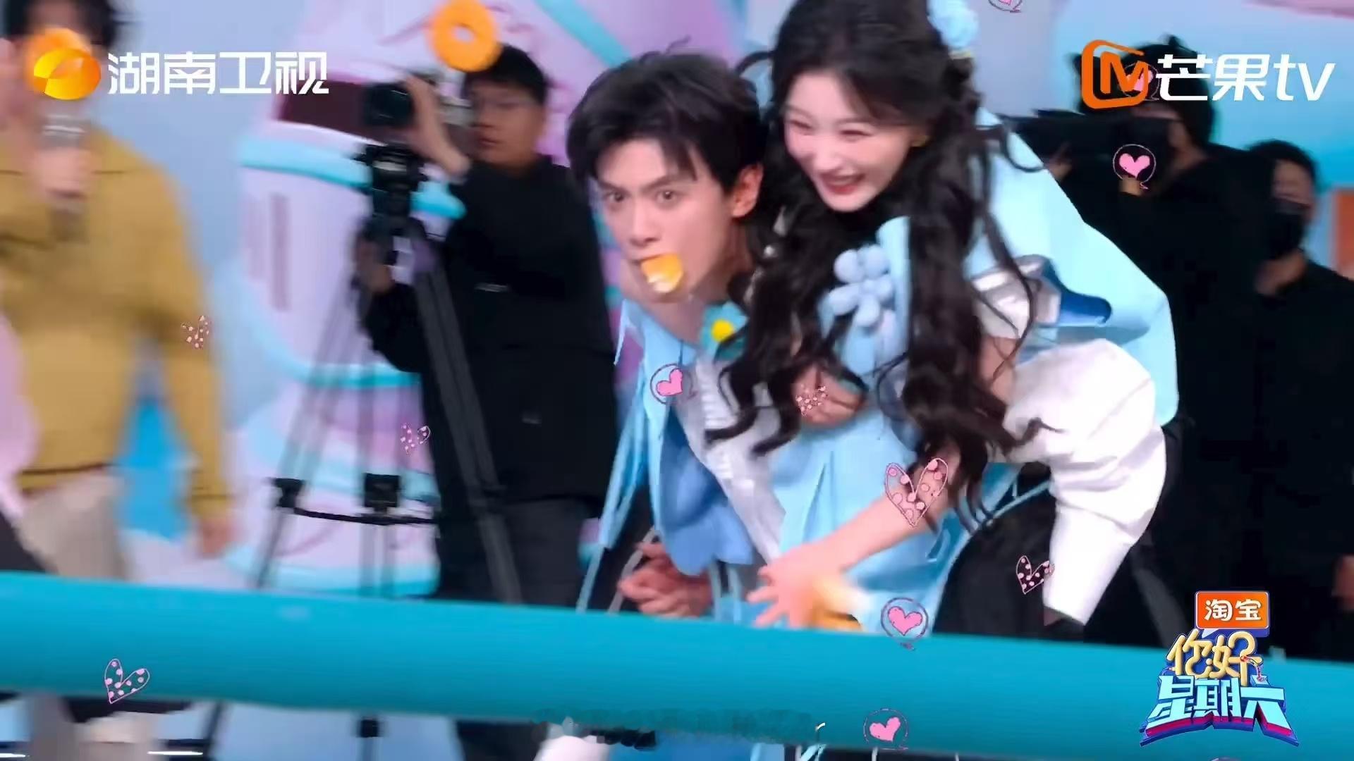 孔雪儿邓凯害羞姐暗爽哥邓凯说和孔雪儿搭档特别开心 孔雪儿邓凯的片段确实好嗑，害羞